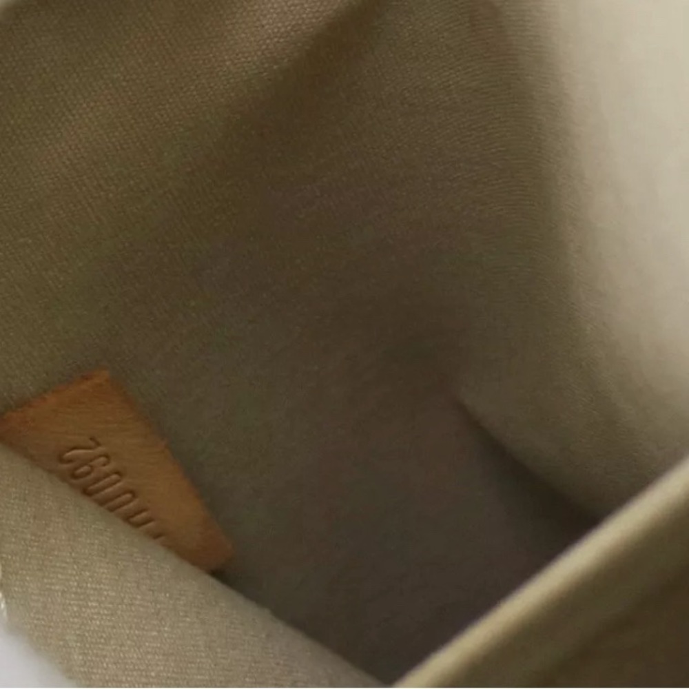 Louis Vuitton Tote Bag - Picture 5 of 7